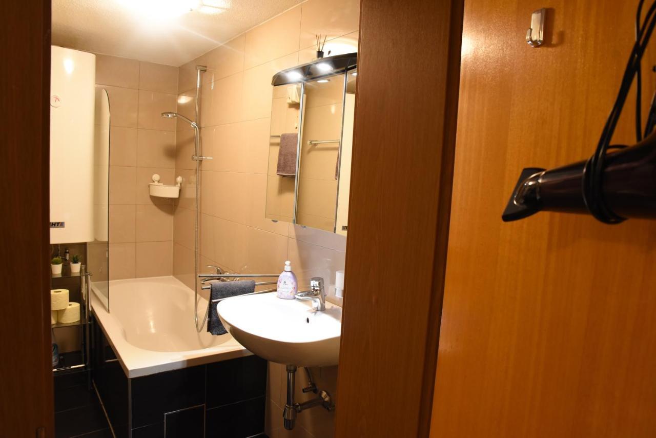 شقة 80 M2 Haushaelfte, 3 Zimmer, Parkplaetze, Bis 6 Pers وانغل المظهر الخارجي الصورة